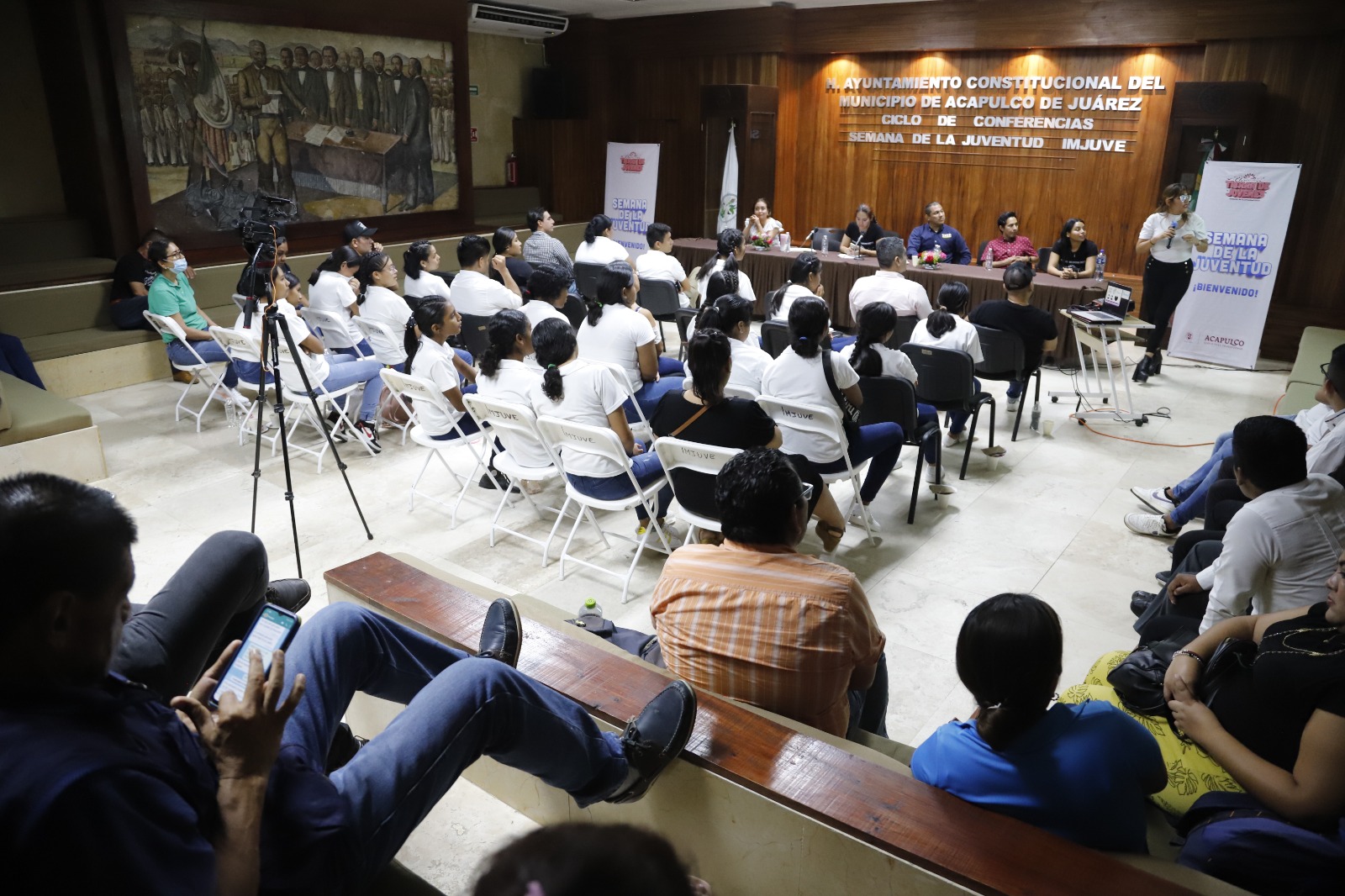 Realiza Gobierno de Abelina López Rodríguez conferencias como parte de