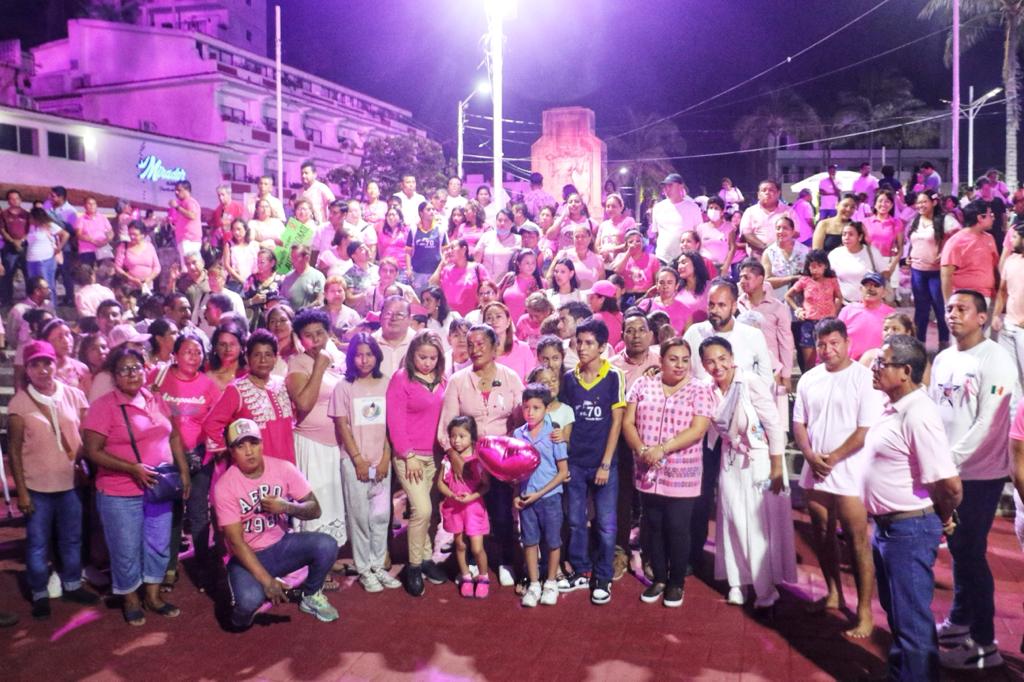 Encabeza Abelina López Rodríguez Caminata Rosa contra el cáncer de