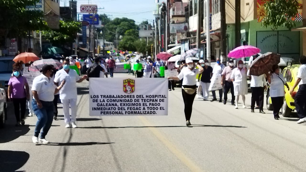 Protestan trabajadores de Salud por pago de FEGAC; amagan con no participar en campaña contra Covid-19