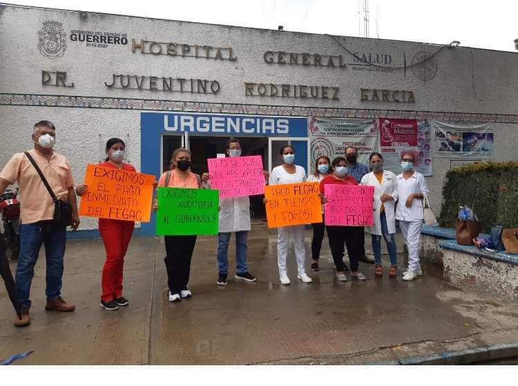 Protestan por pago del FEGAC en hospital de Atoyac de Álvarez, Guerrero