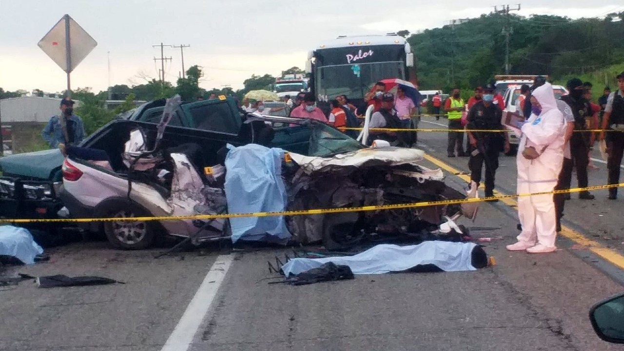 Guerrero: Choque deja nueve personas muertas en los límites de San Jerónimo de Juárez y Tecpan de Galeana