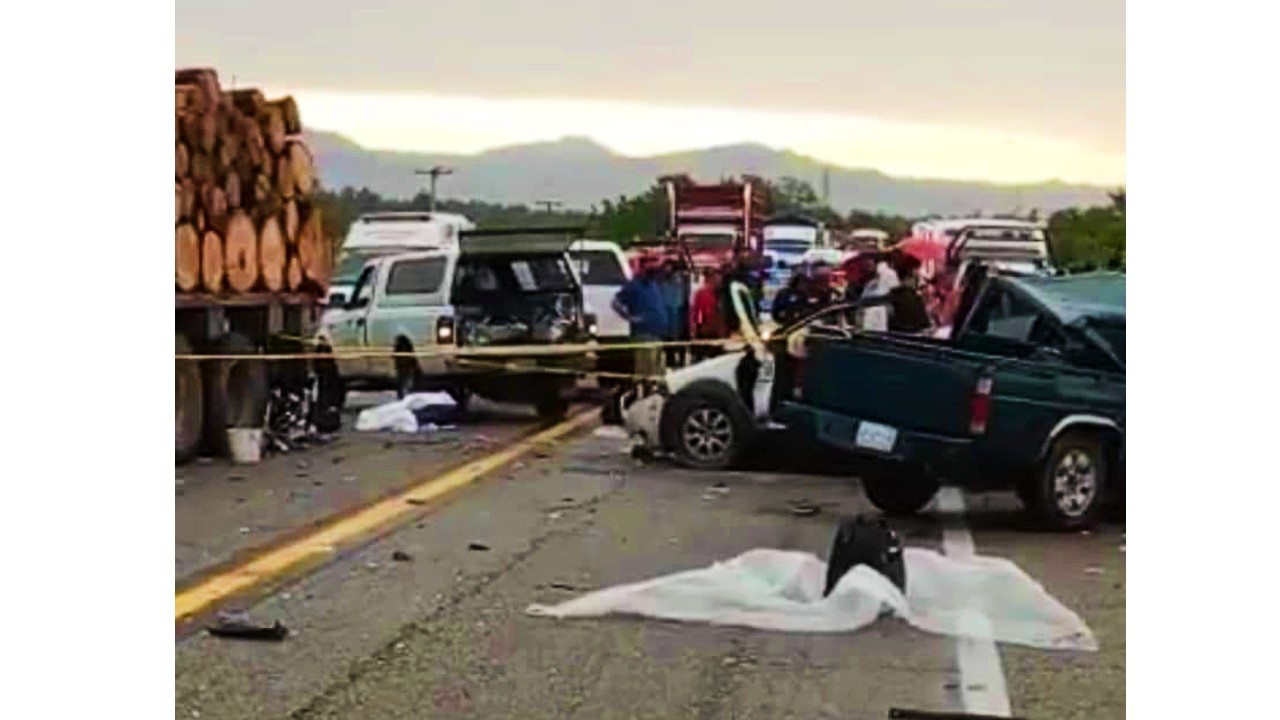 Víctimas de accidente carretero en la Costa Grande son identificados y reclamados