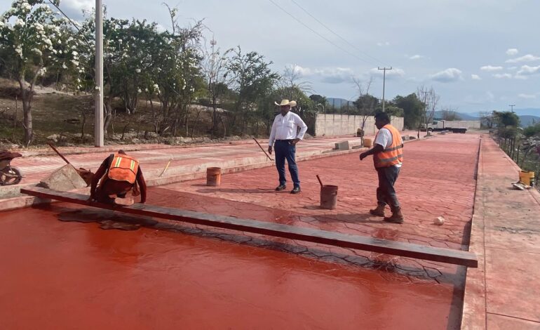 Al 90% pavimentación del acceso a la comunidad de Tuliman, municipio de Huitzuco de los Figueroa