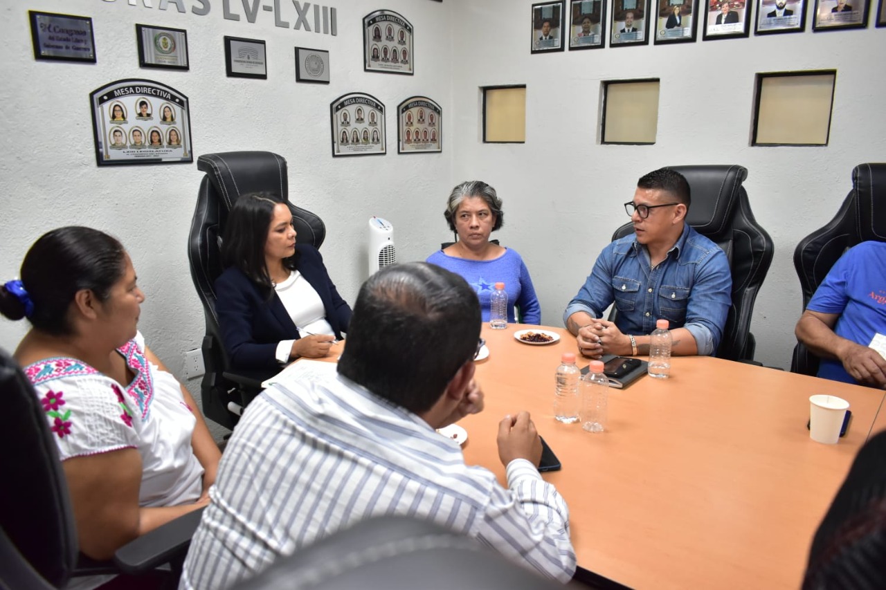 Piden mezcaleros a diputada mayores recursos para potenciar la cadena productiva del maguey y el mezcal