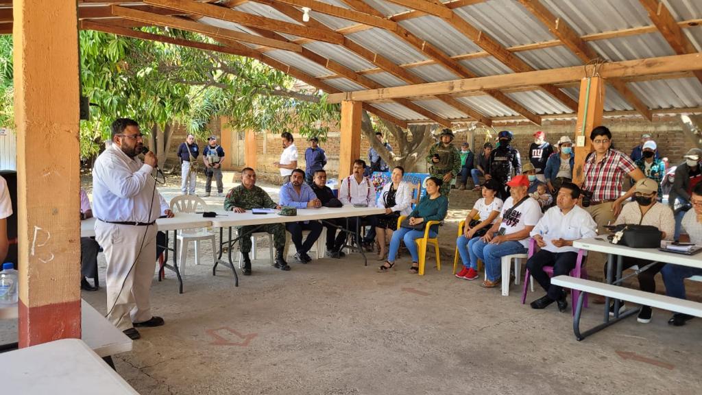 Gobierno de Guerrero logra acuerdos en salud, seguridad y educación con localidades de la sierra de Petatlán