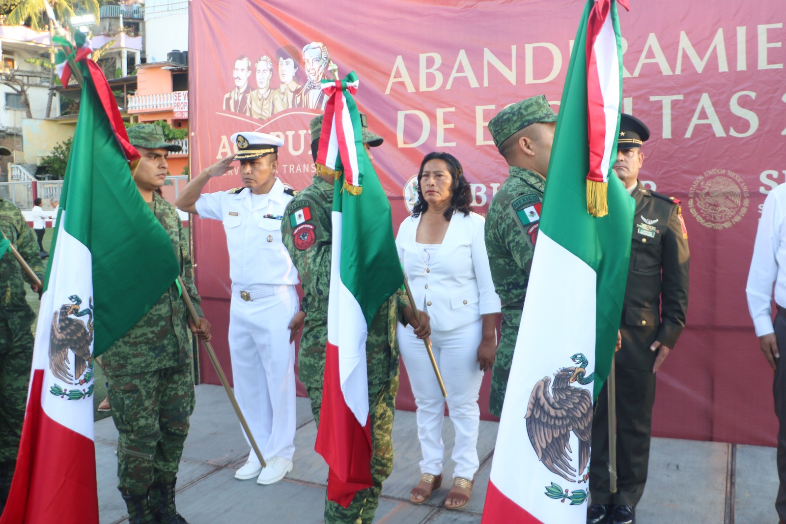 Encabeza Abelina López, conmemoración por Día de la Bandera