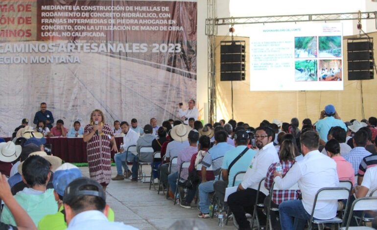 Este año se proyectan 98 obras a través del Programa de Caminos Artesanales en Guerrero