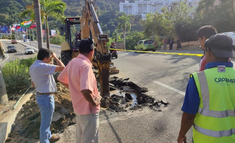 Cerrado tramo de la Escénica por reparación de fuga de agua