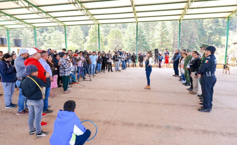 Se reúne Evelyn Salgado con habitantes de El Durazno en La Sierra de Tierra Caliente de Guerrero