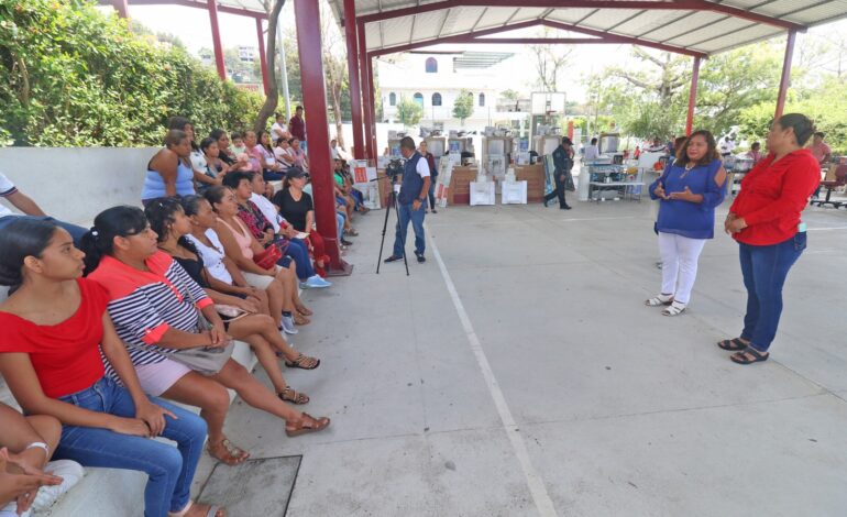 Entrega Leticia Lozano, apoyos del programa «Mujeres Transformando Acapulco”