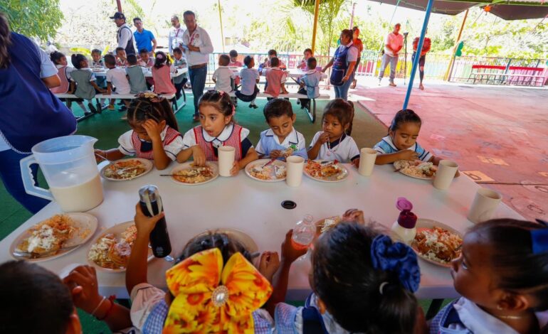 Supervisa la presidenta del DIF Guerrero, Liz Salgado el programa “Letras Sanas” en el municipio de Copala