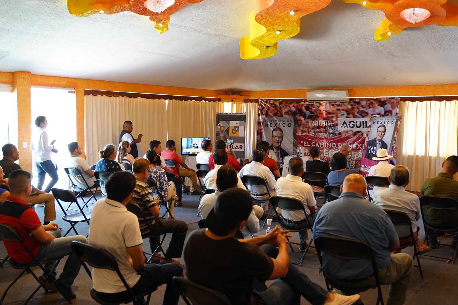 Reciben con entusiasmo presentación del libro de Marcelo Ebrard “El Camino de México” en la Costa Grande, zona Norte y la Montaña de Guerrero