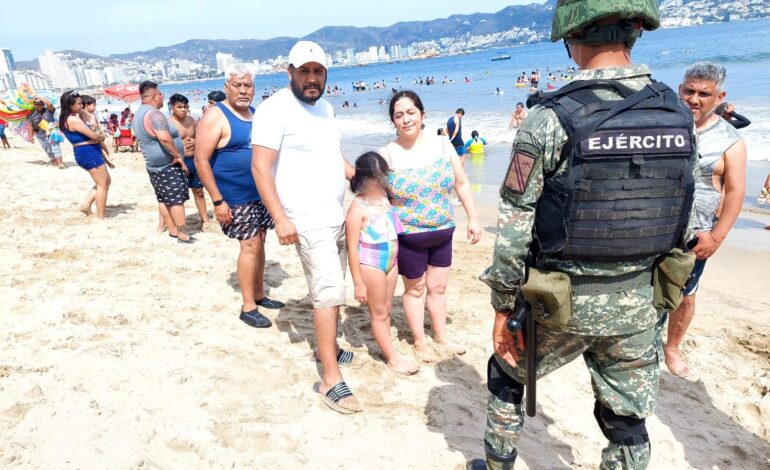 Militares ubican a niña extraviada en playa de Acapulco