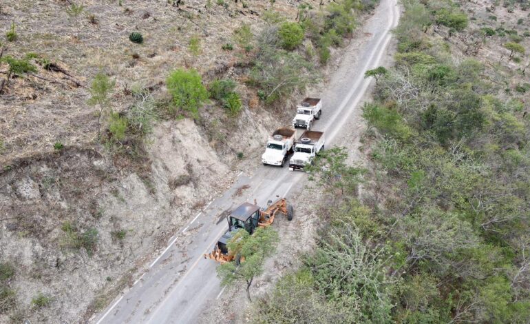 Inicia Cicaeg trabajos de conservación del camino Iyotla-Carrizal de Bravo, en el municipio de Leonardo Bravo