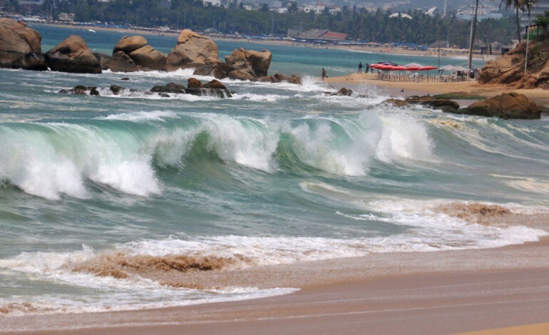 Continúa Mar de Fondo afectando playas de Acapulco