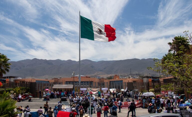 Marchan en Chilpancingo organizaciones sociales por el día del trabajo