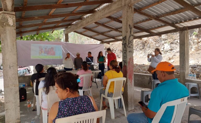 Capacitan a través de talleres a familias de Chilpancingo en materia de Protección Civil