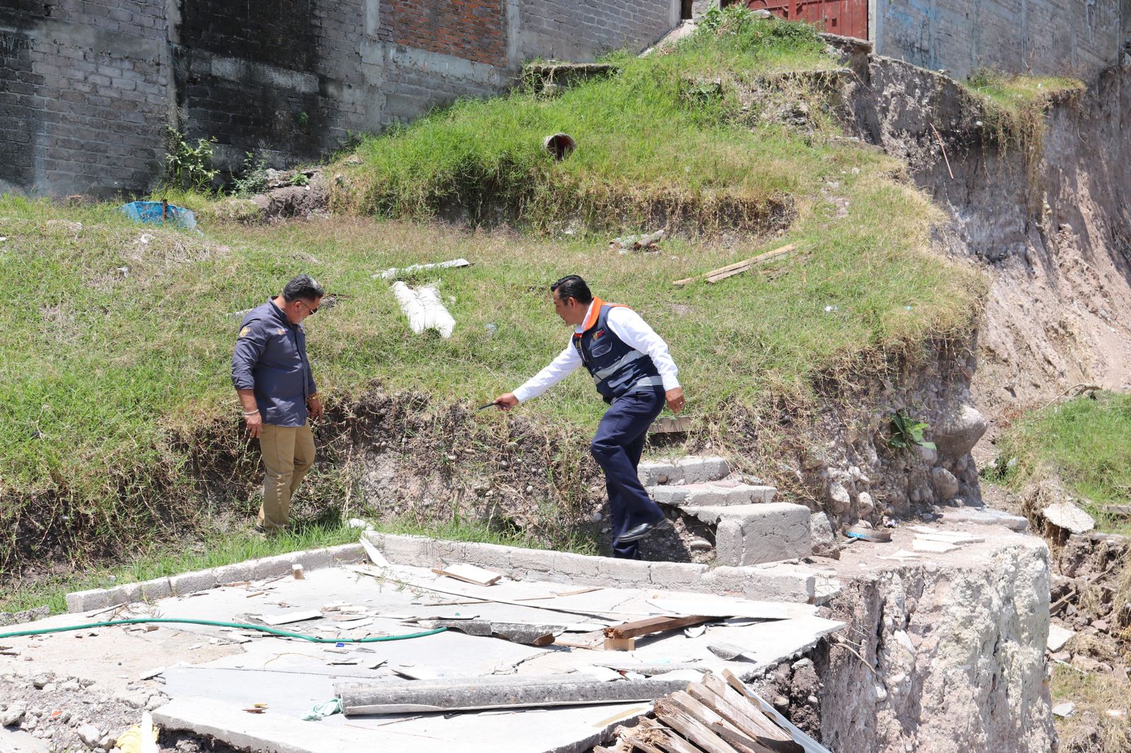 Da seguimiento Secretaría de Gestión Integral de Riesgos y Protección Civil a deslizamiento en barranca “La Lobera”, Chilpancingo