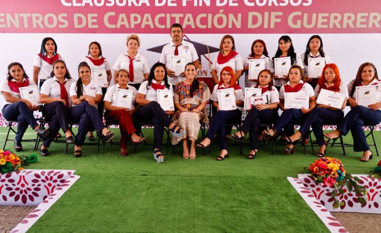 Concluyen cursos de capacitación estudiantes de los CECAPS del DIF Guerrero