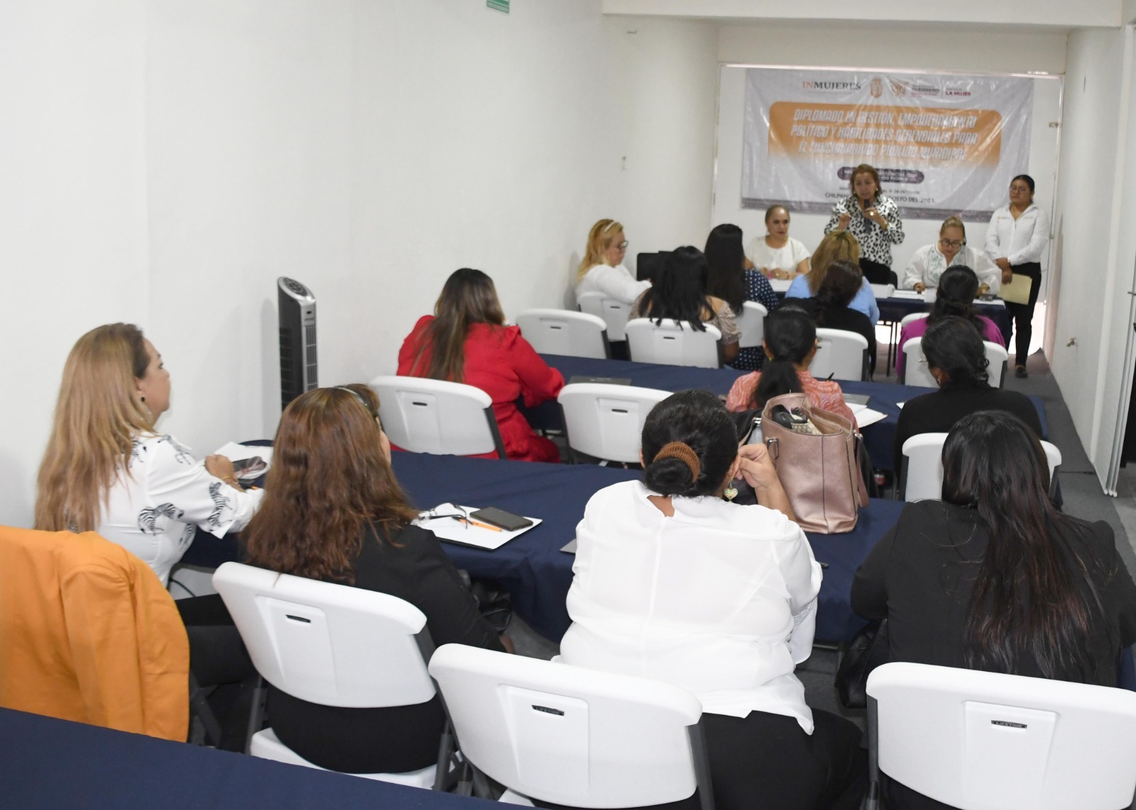 Imparten diplomado a titulares de las instancias Municipales de la Mujer