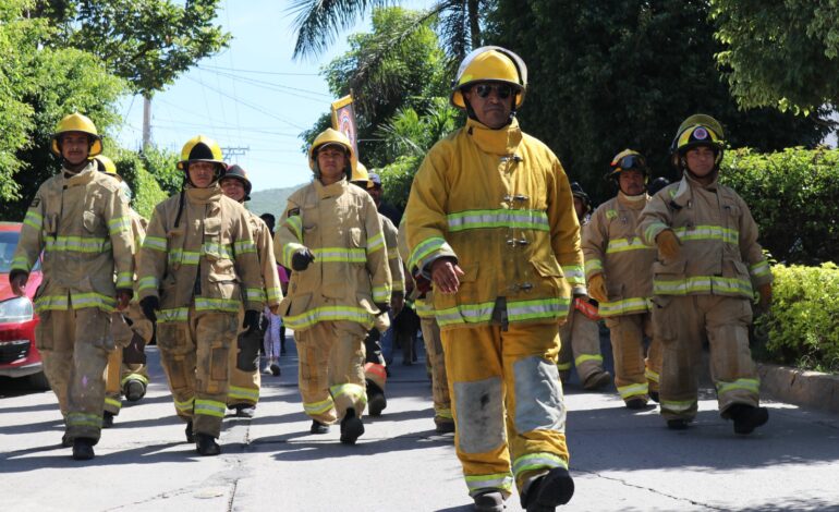 Con un desfile personal de la Secretaría de Gestión Integral de Riesgos y Protección Civil, conmemora el Día de la y el Bombero