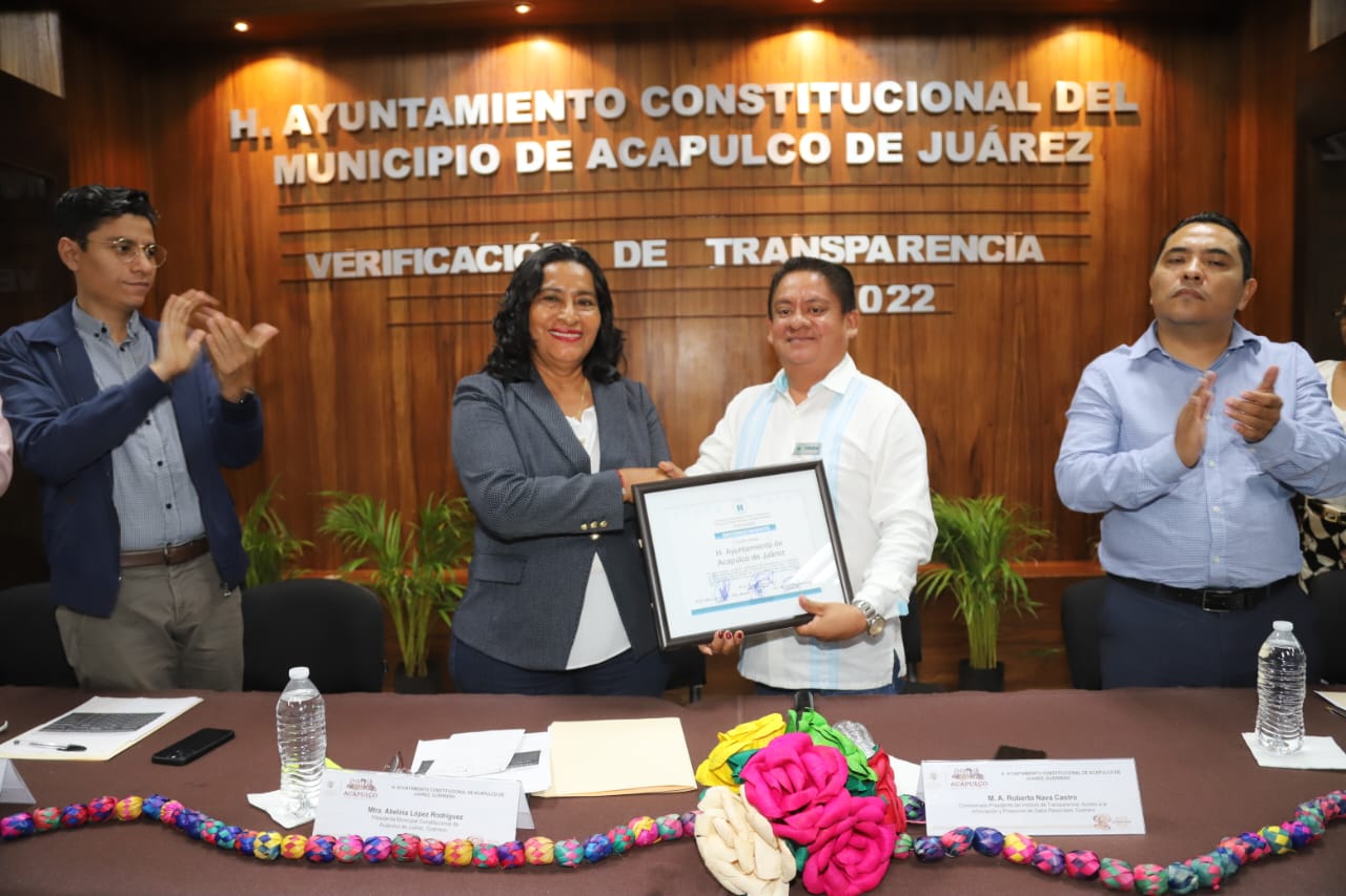 Recibe Gobierno de Abelina López Rodríguez reconocimiento por alto porcentaje en transparencia