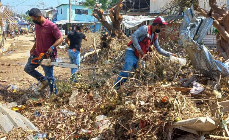 Informa Gobierno de Abelina López Rodríguez que se han retirado 15 toneladas de desechos de los mercados de Acapulco