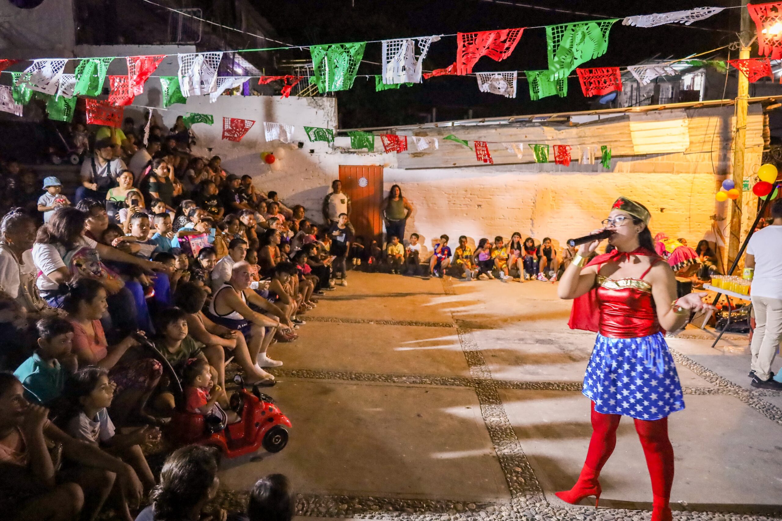 Sonrisas y mucha diversión lleva la Caravana del Juguete a cientos de niños durante el Día de Reyes