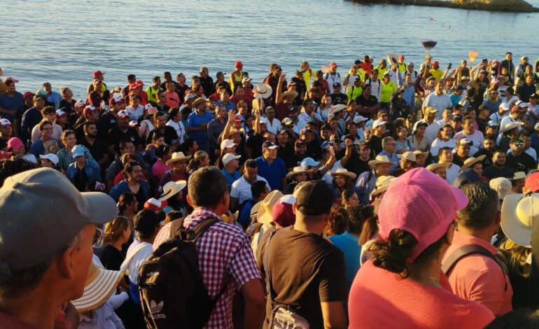 Festeja Félix Salgado su cumpleaños con jornada de limpieza en Acapulco