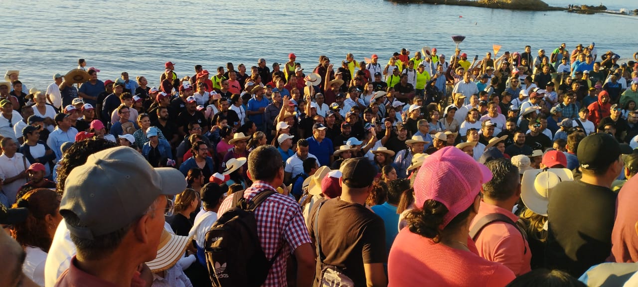 Festeja Félix Salgado su cumpleaños con jornada de limpieza en Acapulco