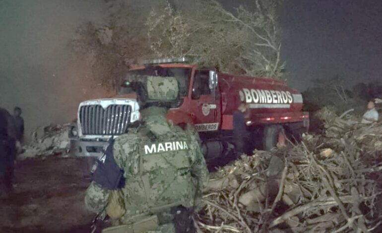 Marina, Protección Civil y Bomberos, sofocan incendio en Acapulco, Guerrero