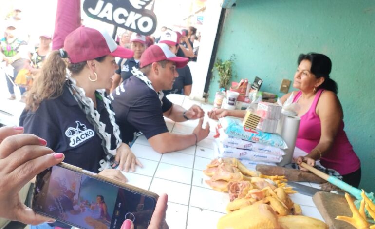 A ras de suelo y casa por casa arranca campaña Jacko Badillo