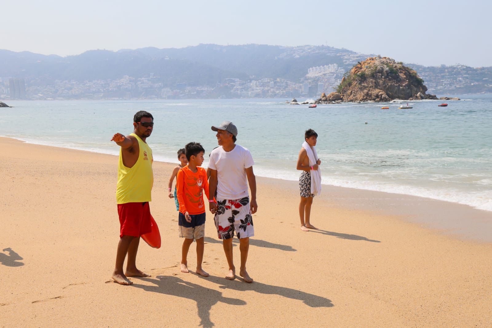 Alertan autoridades sobre la presencia del fenómeno de Mar de Fondo en playas de Acapulco