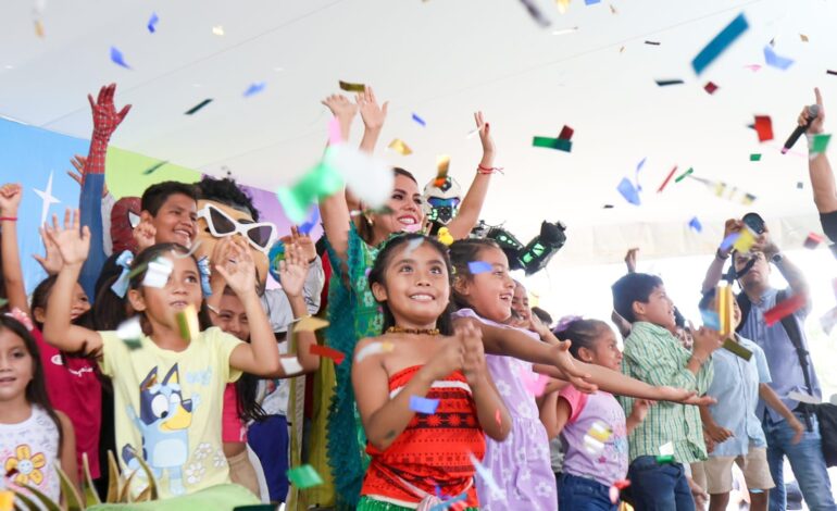 Niñas y niños de Acapulco celebran su día en el Parque Papagayo, con una gran fiesta