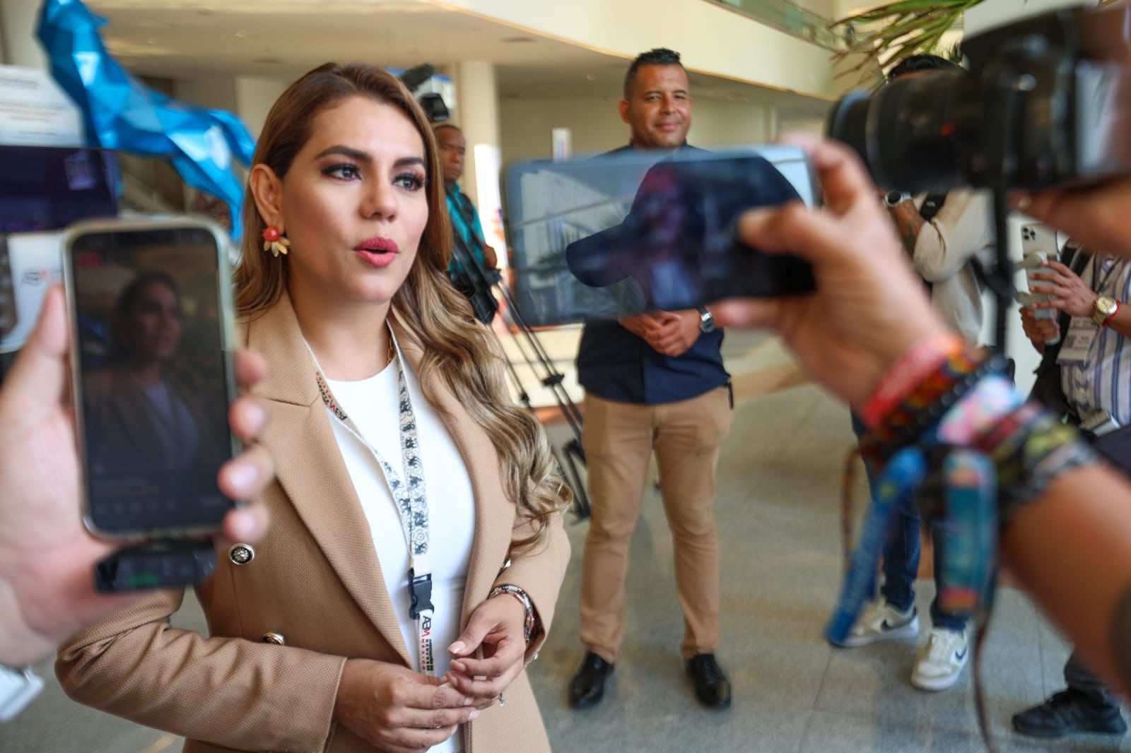 La gobernadora Evelyn Salgado y la Guardia Nacional le exponen a Slim y a otros empresarios como está la seguridad en Acapulco