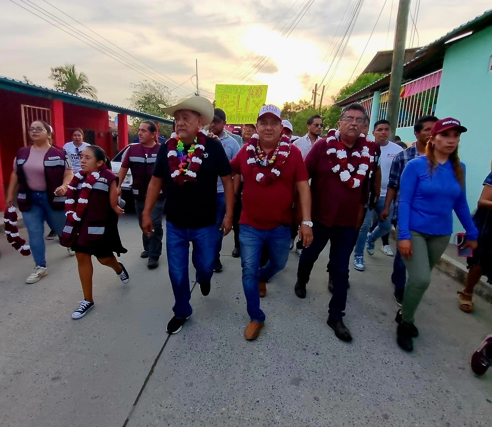 Reciben Marco Tulio Sánchez y Víctor Hugo Catalán en Aguas Blancas a Felix Salgado