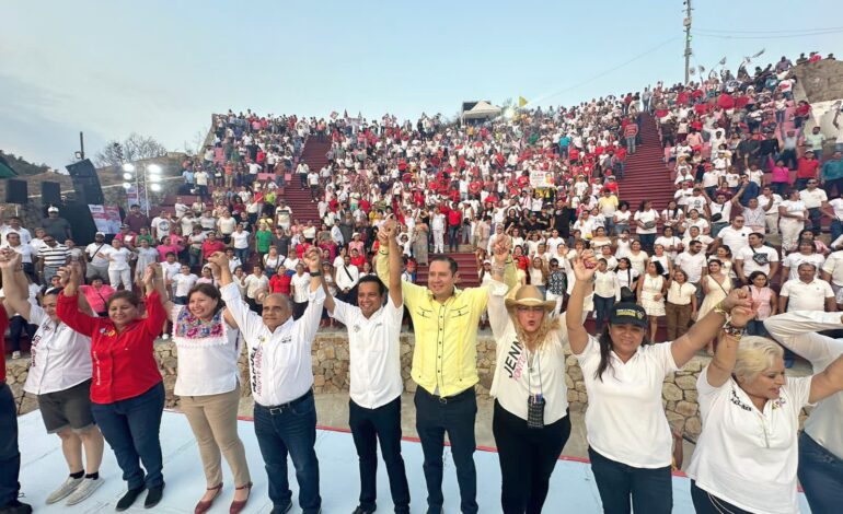 Miles de trabajadores del Sindicato Nacional de Trabajadores de la Secretaría de Salud dan su respaldo a Carlos Granda