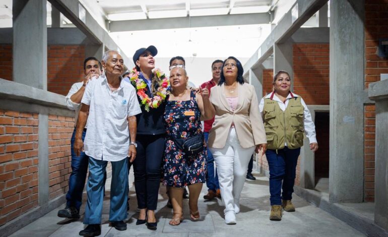 Inaugura la gobernadora Evelyn Salgado el Mercado de la Vacacional