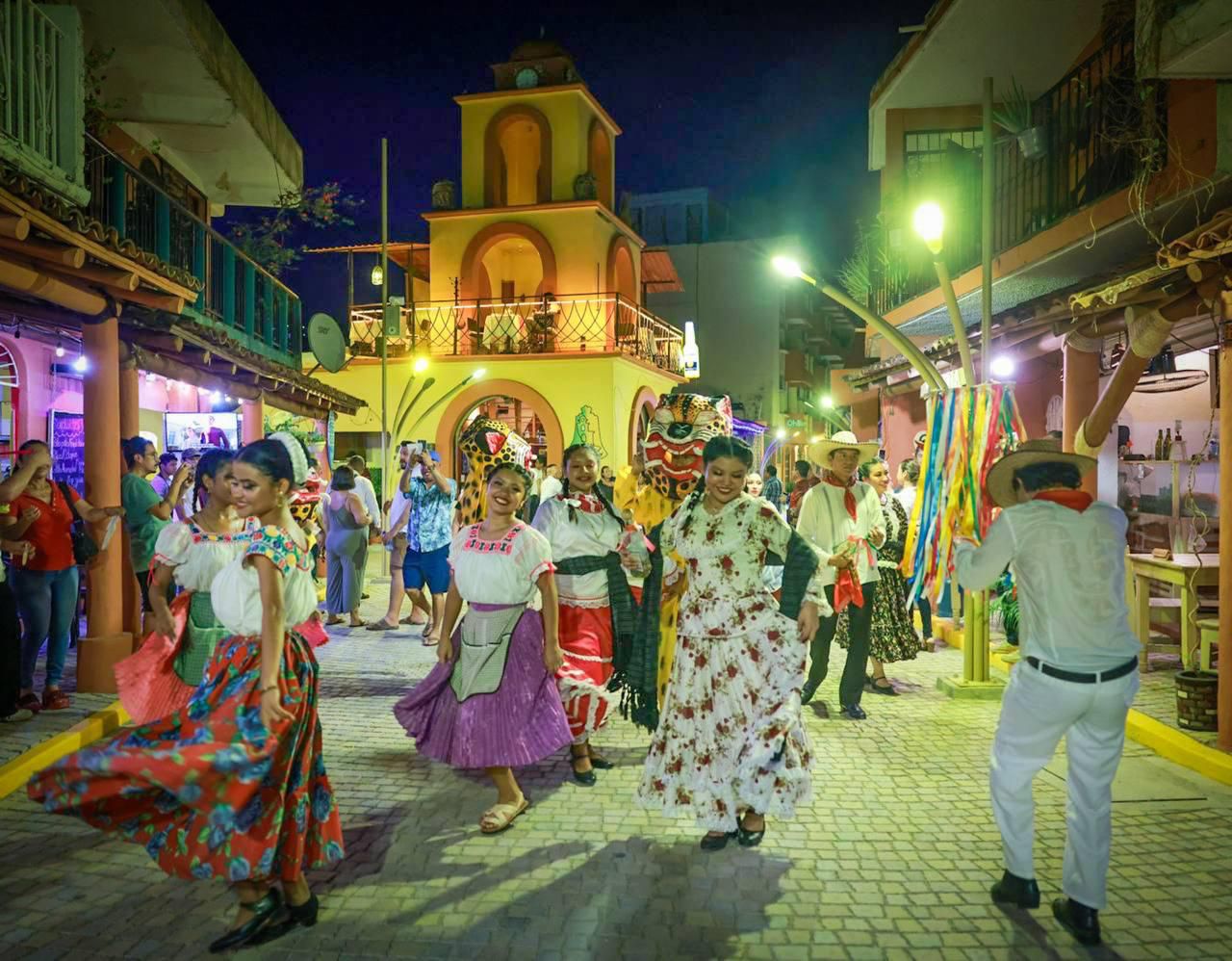 Inaugura Evelyn Salgado la remodelación de la Zona Peatonal del Centro de Zihuatanejo