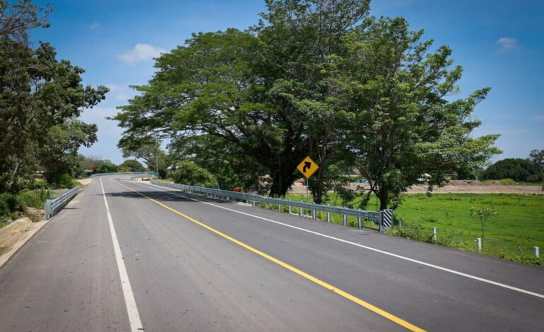 Evelyn Salgado y el presidente Andrés Manuel López Obrador inauguran la ampliación de la Carretera Las Cruces-Pinotepa Nacional