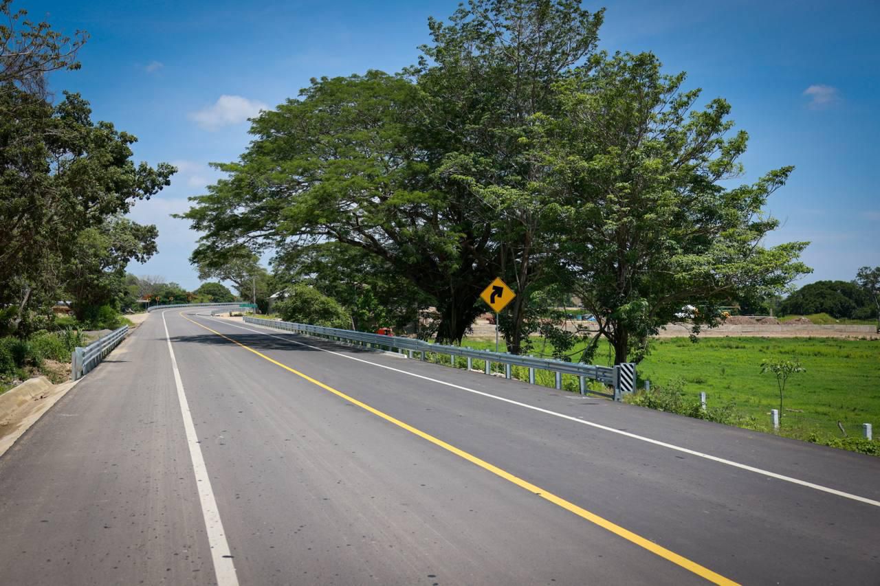 Evelyn Salgado y el presidente Andrés Manuel López Obrador inauguran la ampliación de la Carretera Las Cruces-Pinotepa Nacional