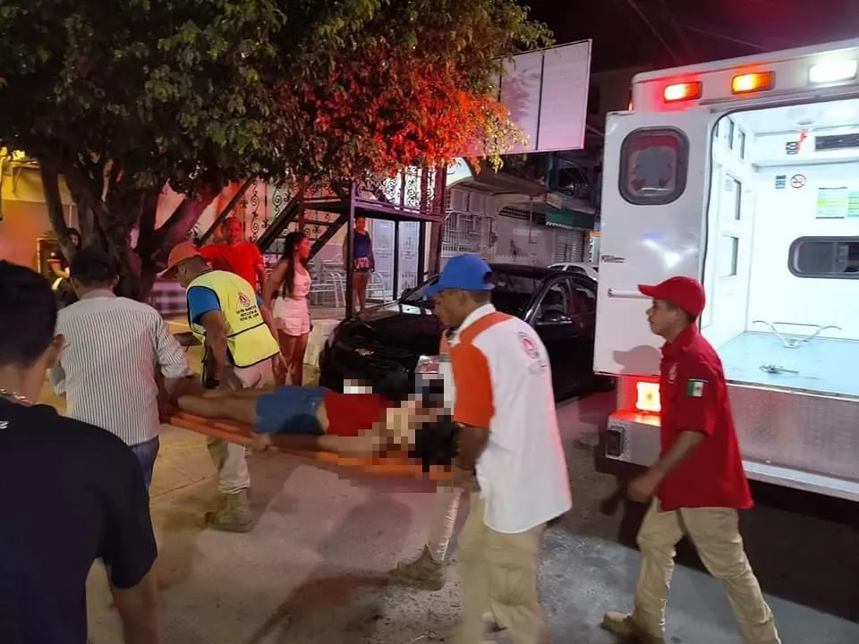 Accidente en juego mecánico deja a tres jóvenes heridos en Tecpan de Galeana, Guerrero