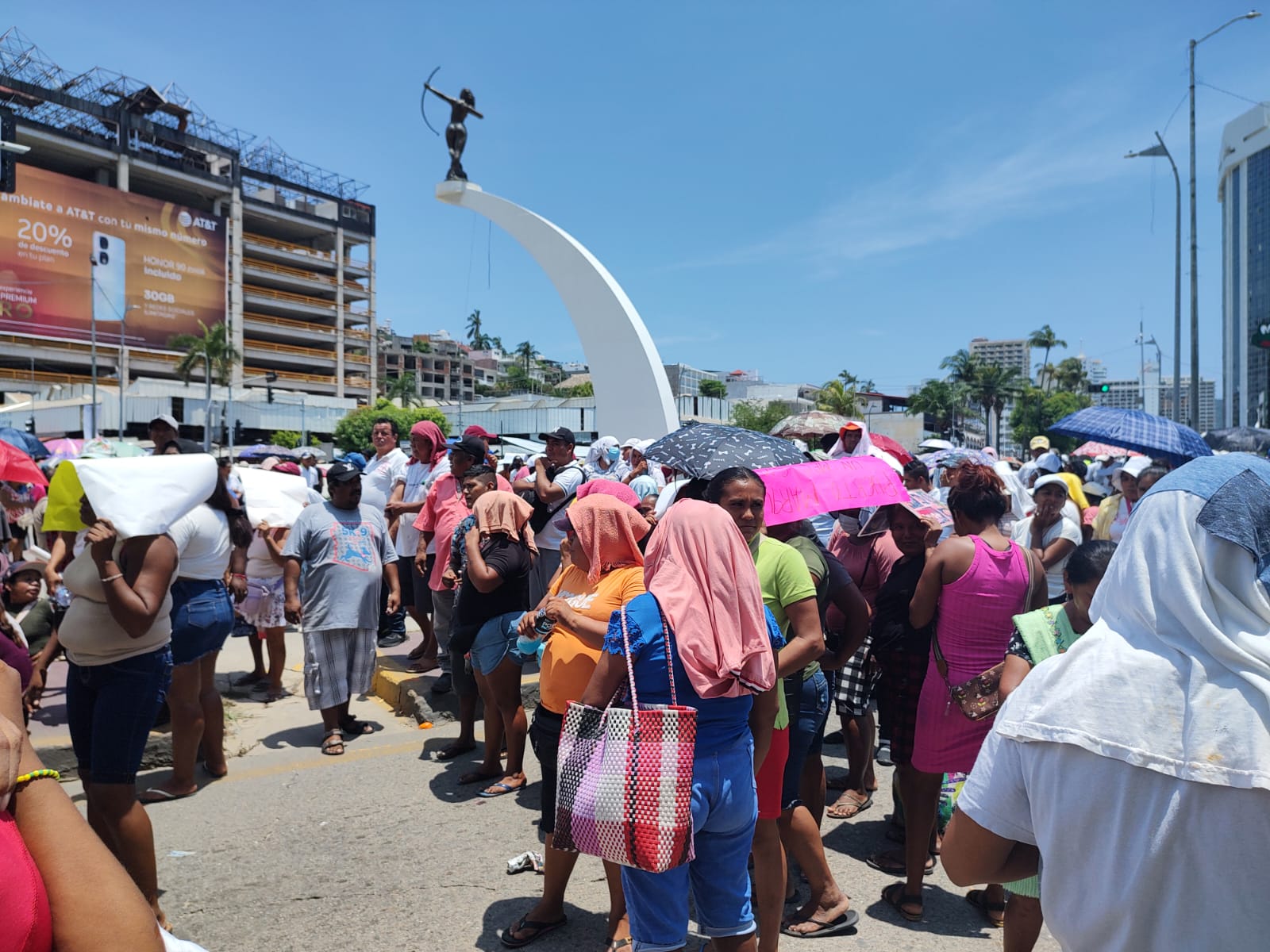 Capama ofrece diálogo a marquesanos que bloquean la avenida Costera y calles aledañas