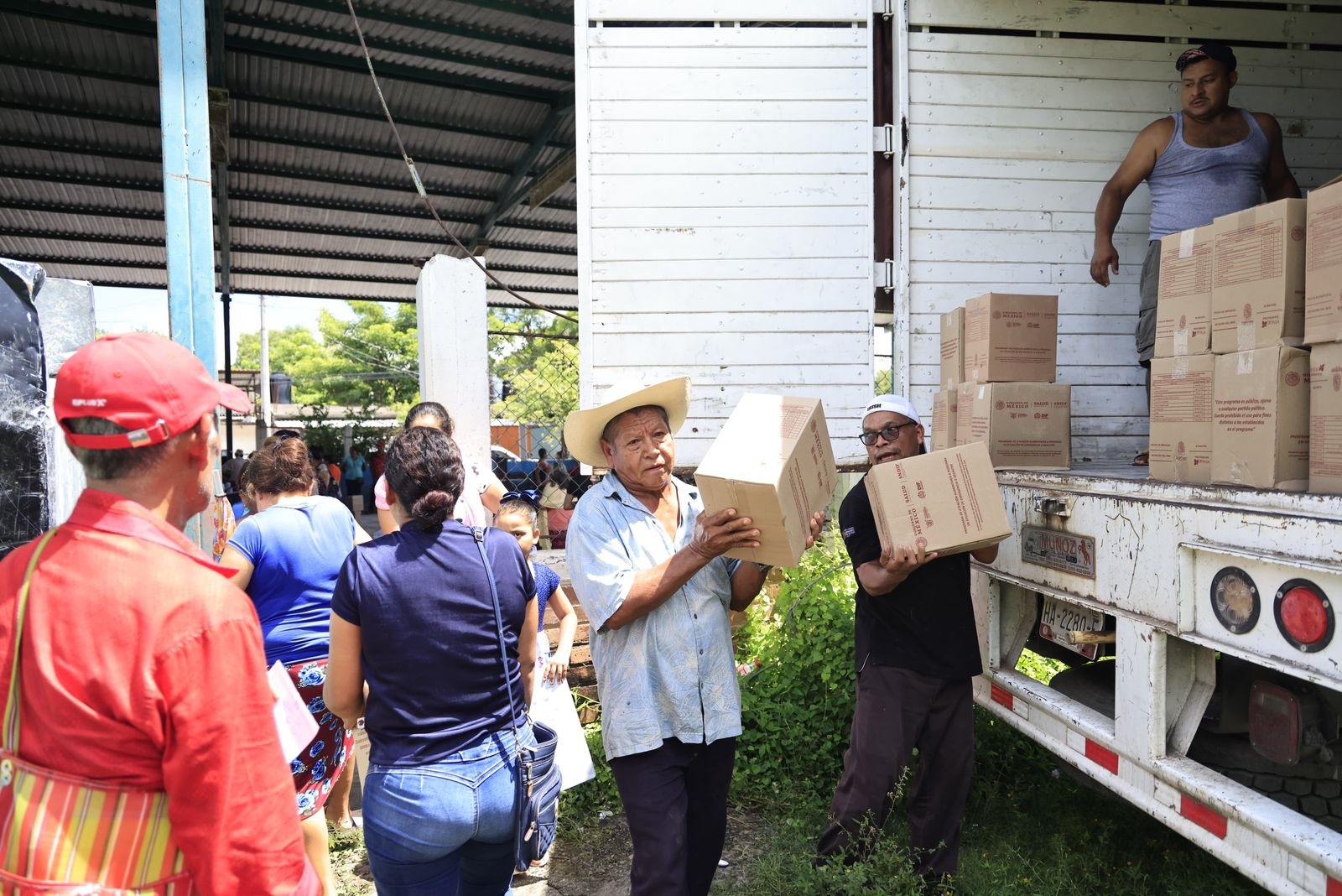 Despliega Evelyn Salgado entrega de apoyos en Tierra Caliente a través del DIF Guerrero