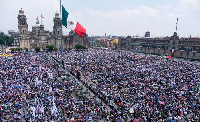 La gobernadora Evelyn Salgado acompañó al presidente Andrés Manuel López Obrador en su Sexto Informe de Gobierno