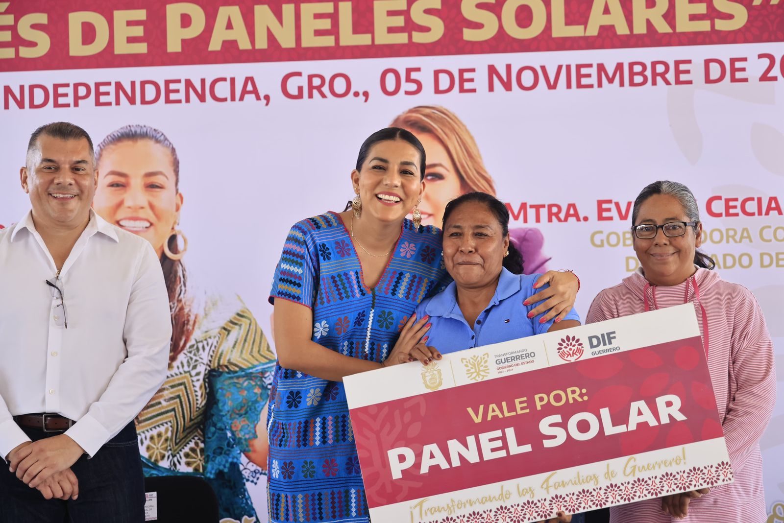 Entrega el DIF Guerrero paneles solares en la zona Norte del Estado