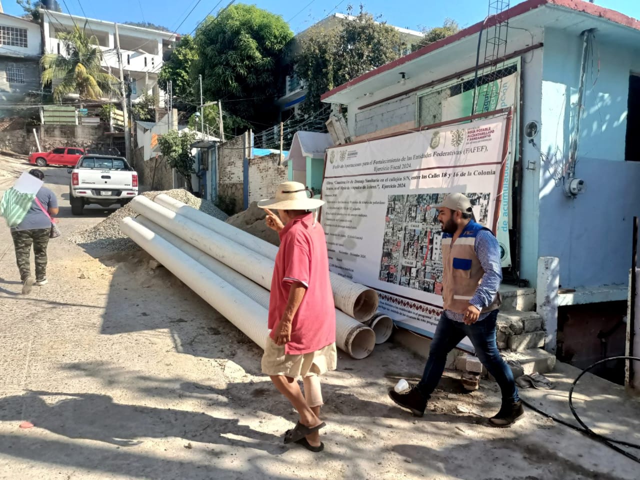 Trabaja CAPASEG en reposición de subcolector sanitario afectado por «John» en Icacos, Acapulco