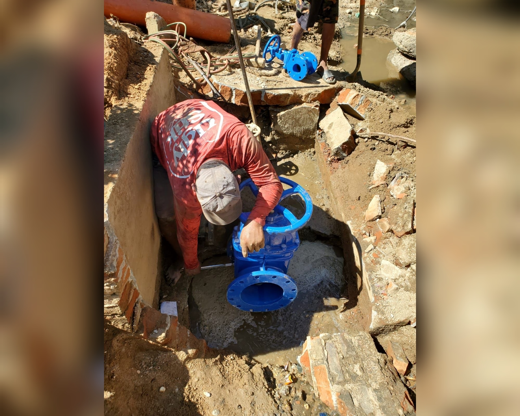 Rehabilita Gobierno de Abelina López, tubería para mejorar suministro de agua potable en colonias del puerto