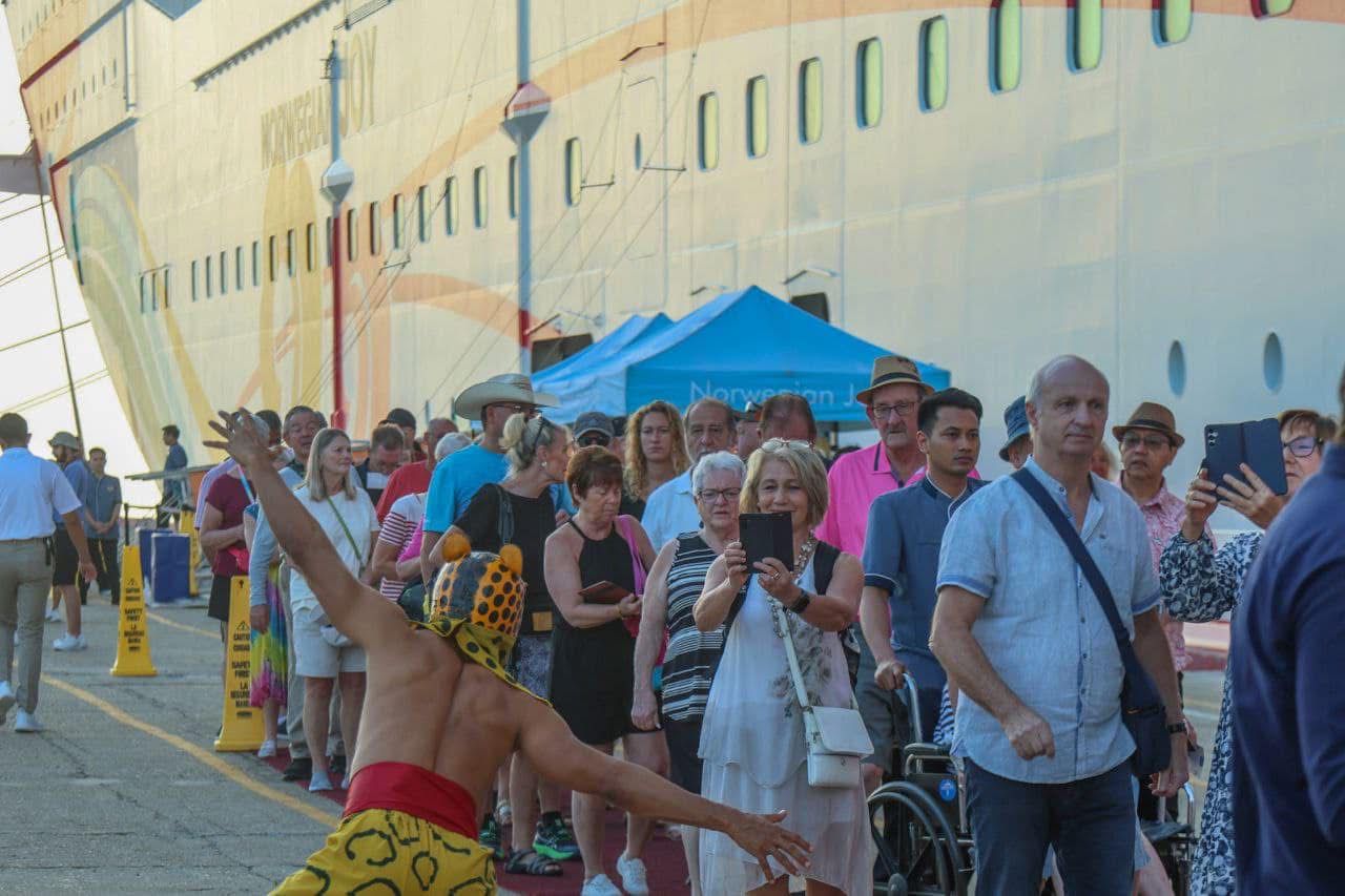 Se activa turísticamente Acapulco con la llegada del Norwegian Joy