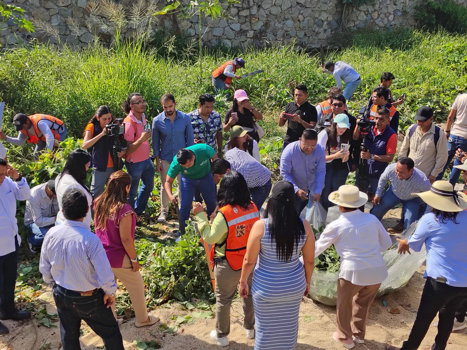 Ciudadanos continúan arrojando basura y escombros a canales pluviales; serán detenidos: Abelina López